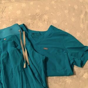 Figs Set in Teal L top and MP bottoms